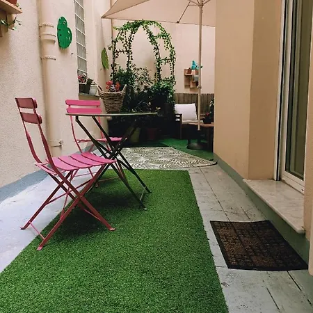 Cosy + Patio Prive 公寓